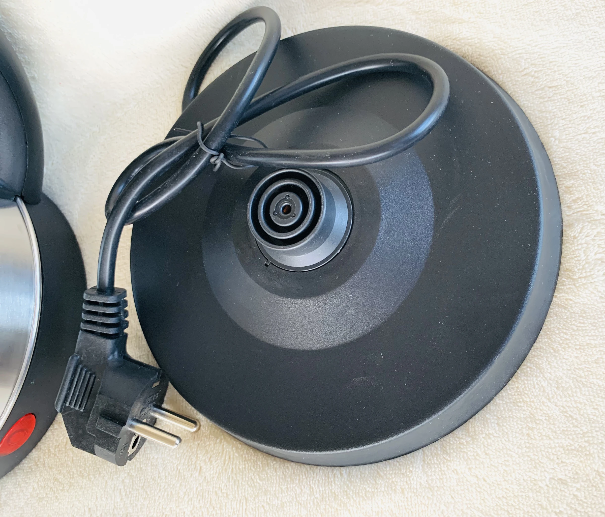 1.8 Litre Technoline Electric Kettle – photo 5